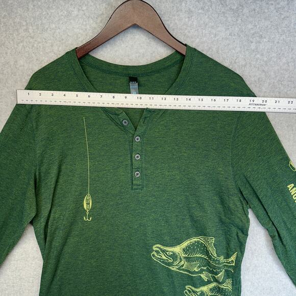 District T-Shirt Henley Mens XL Green Fishing Graphic Print Anchorage Alaska - Picture 10 of 12